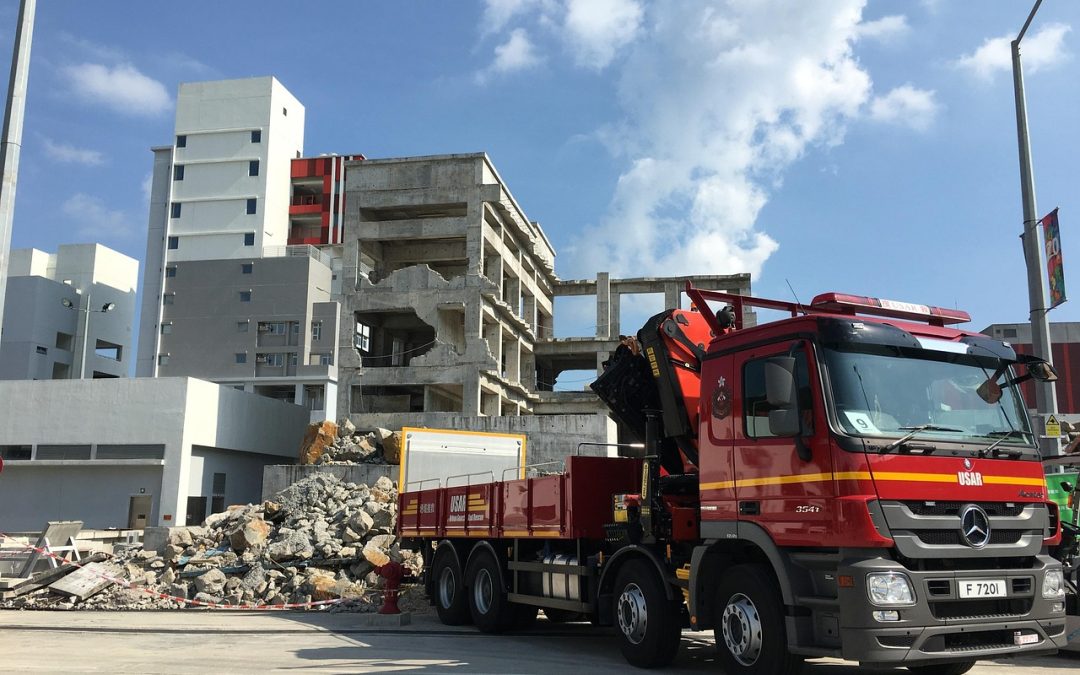 Dinas Damkar Banjarnegara Bantu Tabrakan Kendaraan di Kantor Camat